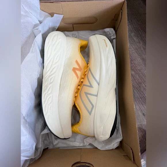 Women's New Balance 1080 - Picture 2 of 5